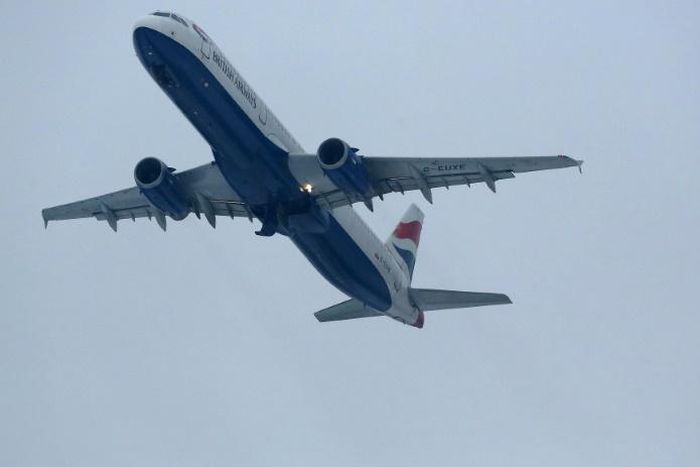 A number of airlines are deciding to follow a ban by the US on its passenger aircraft flying over the Strait of Hormuz as tensions between Iran the United States rise