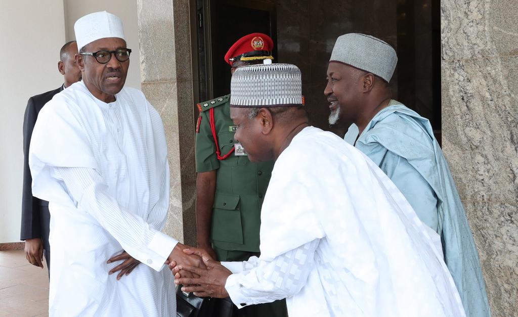 President Muhammadu Buhari shakes hands with Kebbi State governor, Atiku Bagudu, with Jigawa State governor, Muhammad Badaru, next to him