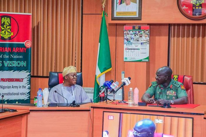 Governor Gboyega Oyetola meets Chief of Army Staff, Gen. Tukur Buratai over growing insecurity in Osun state. [Twitter/@@GboyegaOyetola]