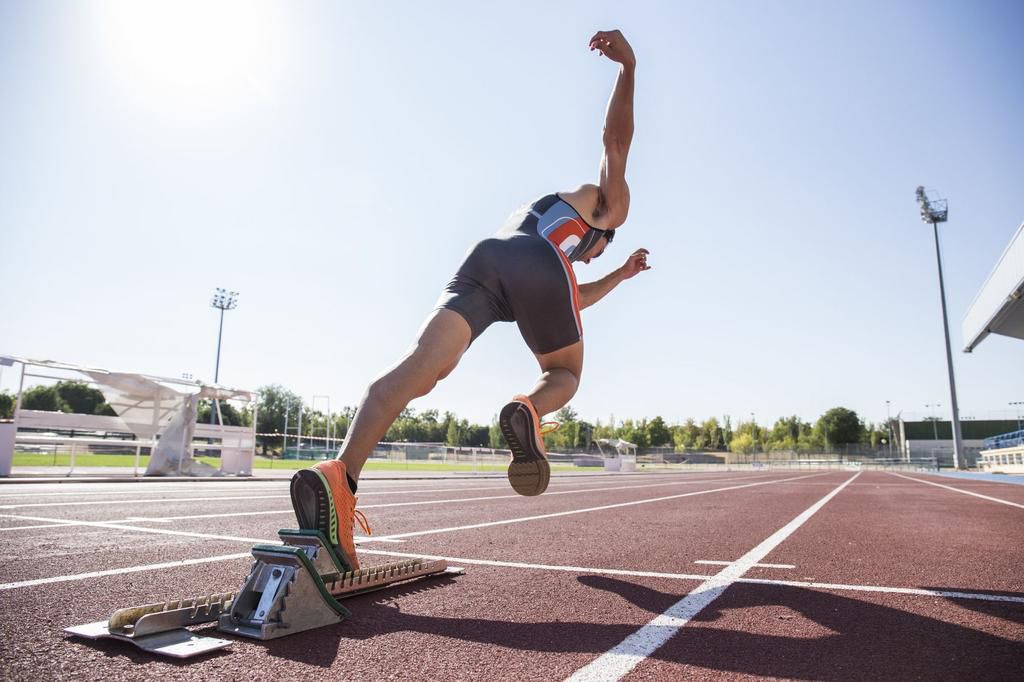 Runner on tartan track starting