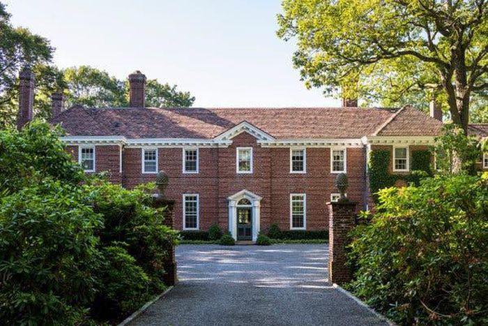 For a Georgian revival estate on Long Island, a second act