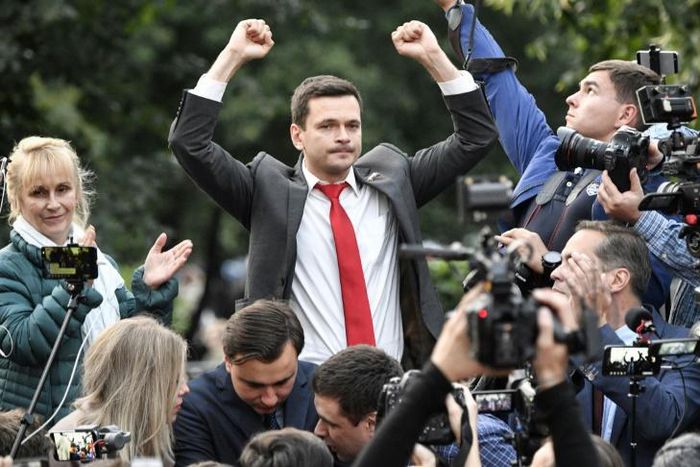 Russian opposition politician Ilya Yashin (C) is one of those who has been barred from running in the local Moscow legislative election