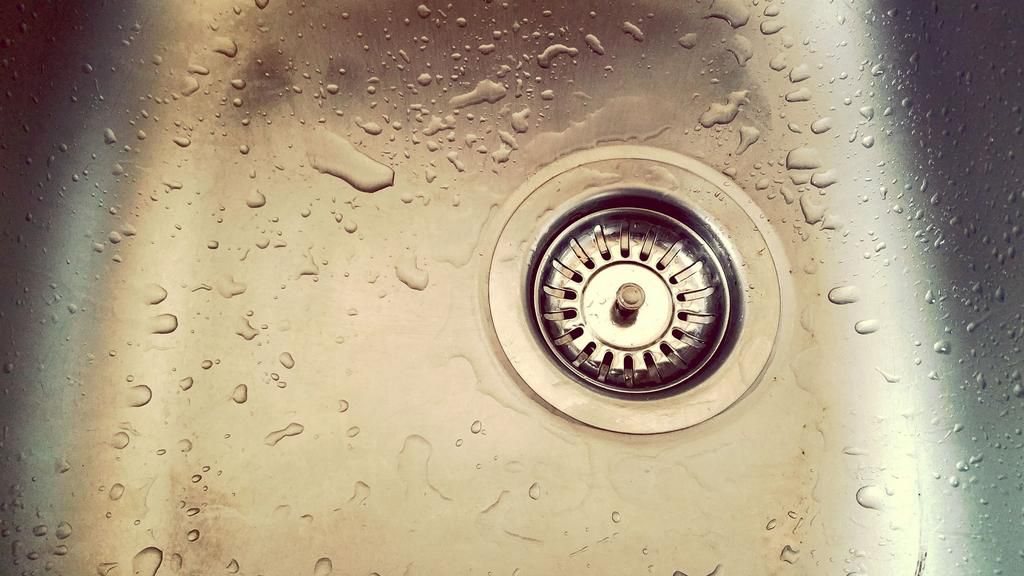 How to Eat Your Meals Over the Sink