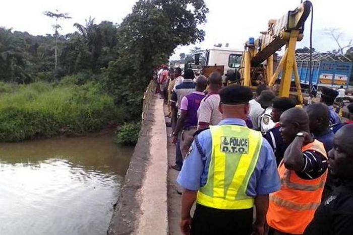 3 die, 11 injured as vehicle plunges into Ososa river in Ogun [Punch]