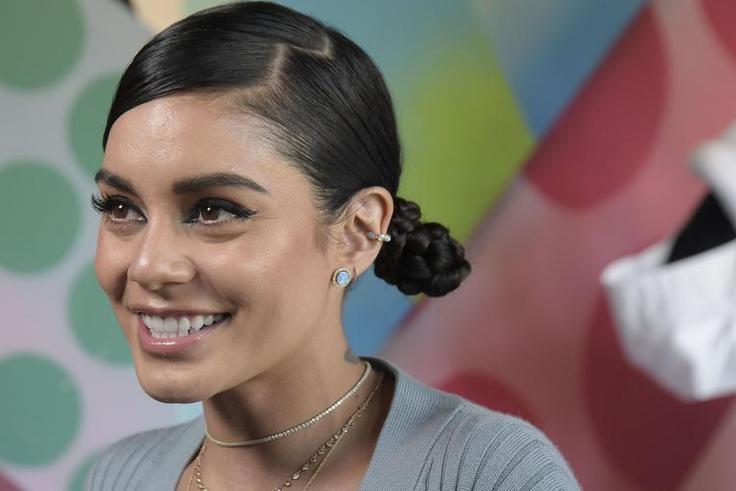 Vanessa Hudgens Shares No-Makeup Selfie