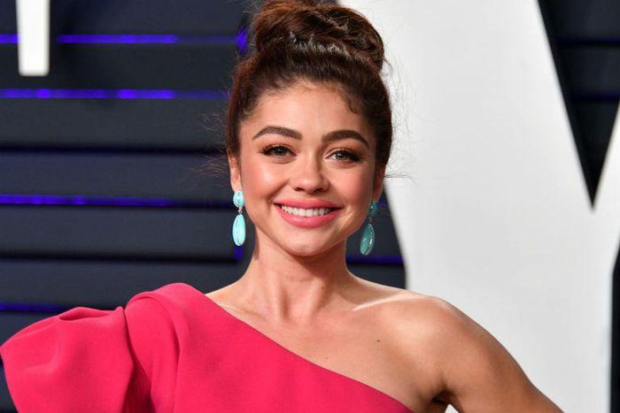 Sarah Hyland Shares Stunning No-Makeup Selfie