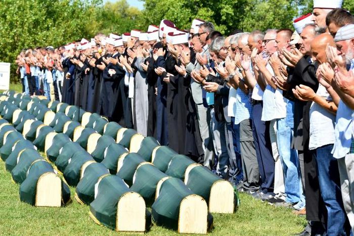 Hundreds of people gathered Saturday for the funeral of 86 Muslim victims of a massacre committed in Prijedor by Bosnian Serb forces at the beginning of the 1990s Bosnian war
