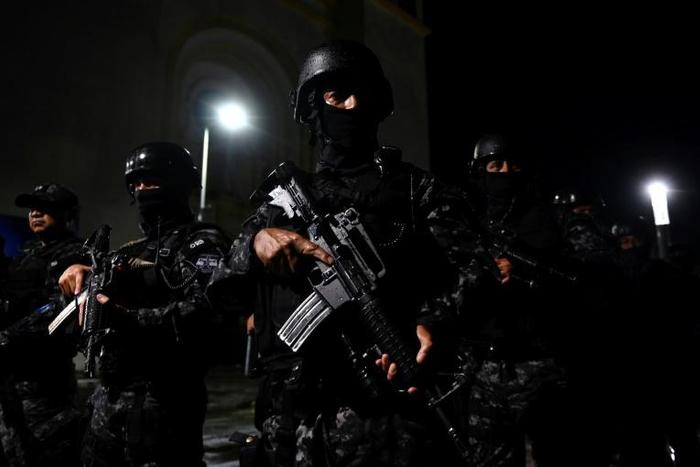El Salvador has one of the highest rates of violent crime of any country not at war