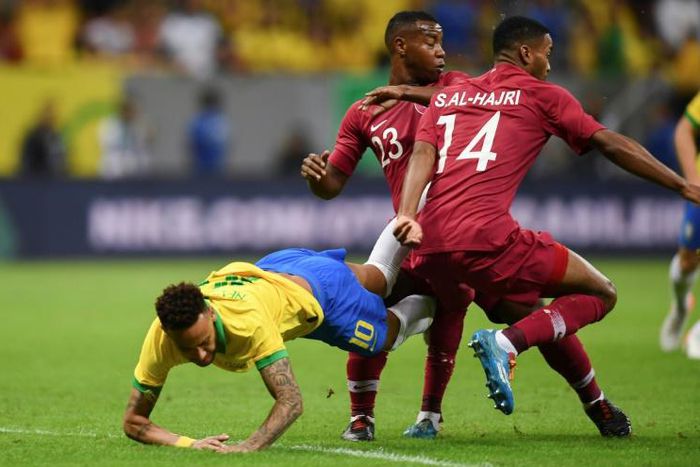 Brazil's Neymar (L), Qatar's Assim Madebo (C) and Qatar's Salem Alhajri vie for the ball during a friendly football match in Brasilia ahead of Brazil 2019 Copa America