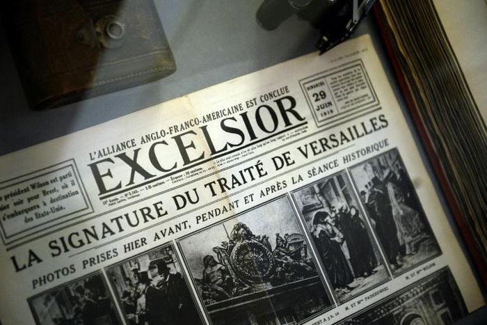 Frontpage coverage in France's L'Excelsior newspaper of the Treaty of Versailles