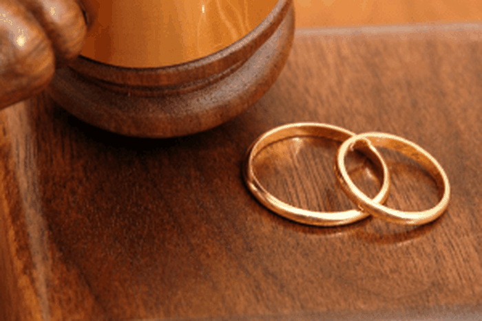 Threat of Acid bath crashes woman’s 2-year-old marriage  [Sundiata Post]