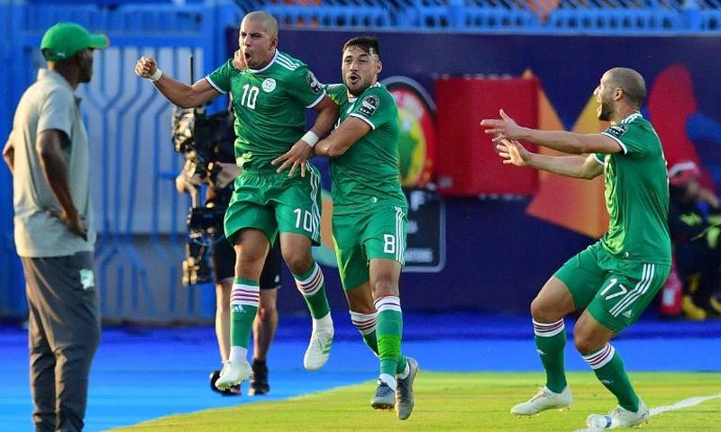 Midfielder Sofiane Feghouli (2nd-L) celebrates scoring for Algeria as Ivory Coast coach Ibrahim Kamara (L) looks on during an Africa Cup of Nations quarter-final in Egypt