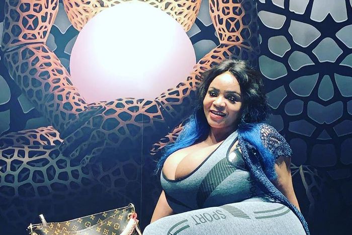 Cossy Ojiakor is presently recuperating from a foot surgery which has gotten her hospitalised [Instagram/CossyOjiakor]