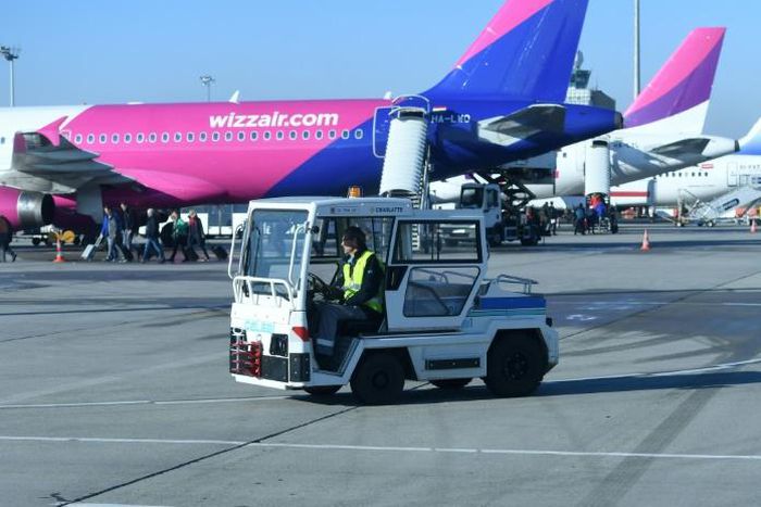Loose runway paving at Budapest airport Wednesday punctured a wheel on a Wizzair flight arriving from Stockholm