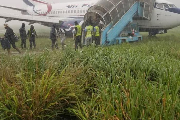 Air Peace overshoots runway in PH (Twitter @Durbarman)