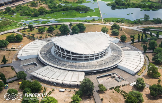 What makes an AI triple camera smartphone unique?