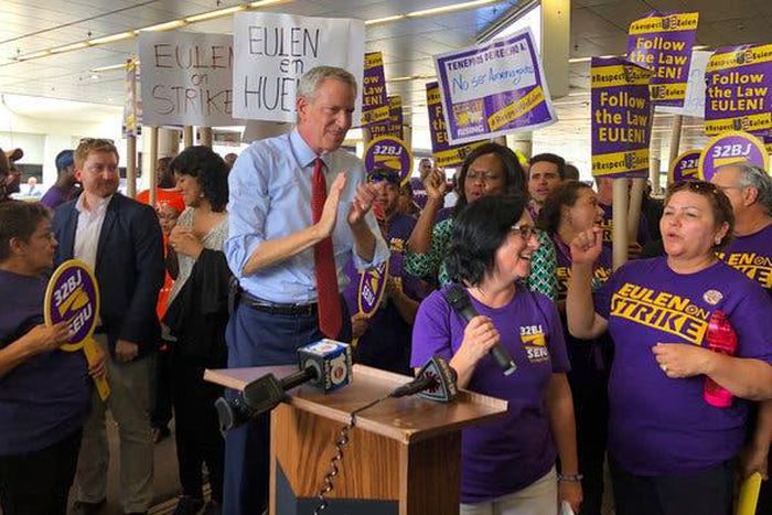 In mayor's gaffe, perils of serving and running