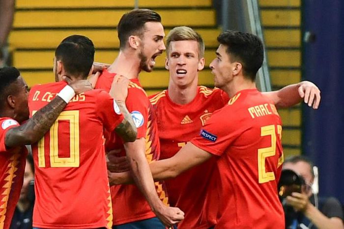 Spain midfielder Fabian Ruiz (C) celebrates after scoring against Germany