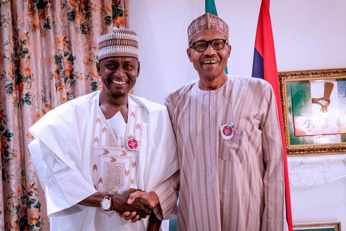 Gamawa Babayo shakes hands with President Muhammadu Buhari [Twitter/@ogundamisi]