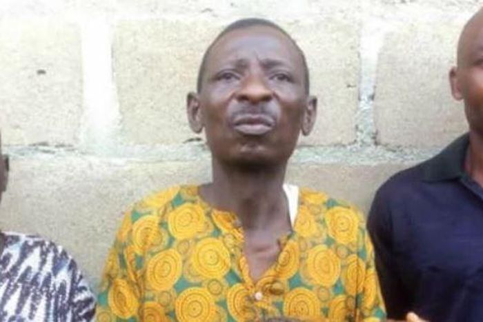 Olaniyi Samuel and two other suspects who removed the head of his brother corpse, Jimoh Idowu. (Punch)