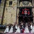 Financed by sponsors and TV rights, broadcast live on television, couples who would not otherwise have the means are gifted a deluxe wedding worth 400,000 euros