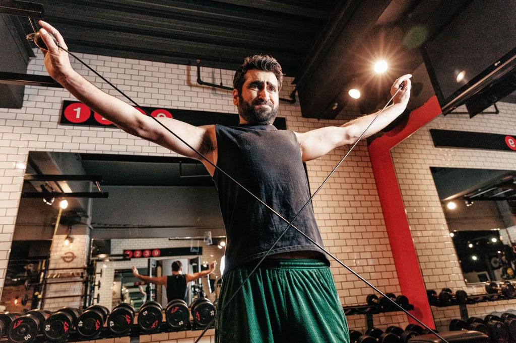 Kumail Nanjiani Is an Action Hero In Training