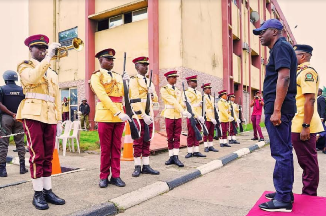 Governor Babajide Sanwo-Olu paid a visit to the LASTMA office [Vanguard]