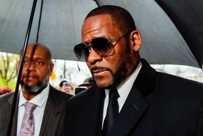 R.Kelly's lawyer, Douglas Anton has revealed that he doesn't know the whereabouts of his client which according to him is a bit disturbing [RollingStone]