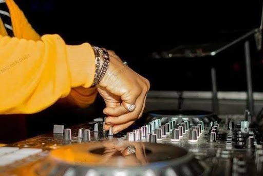 How to throw a Nigerian house party without attracting police attention