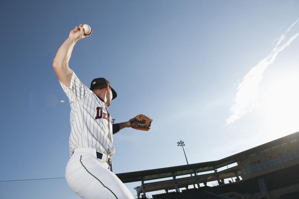 Baseball player throwing ball