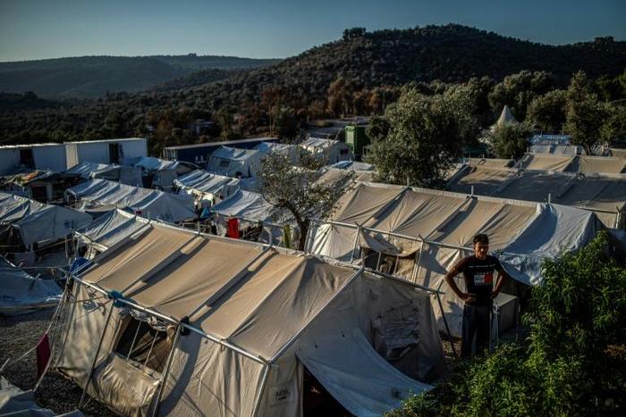 At the peak of the migration flows in 2015, up to a thousand migrants were arriving daily on inflatable dinghies from the Turkish coast