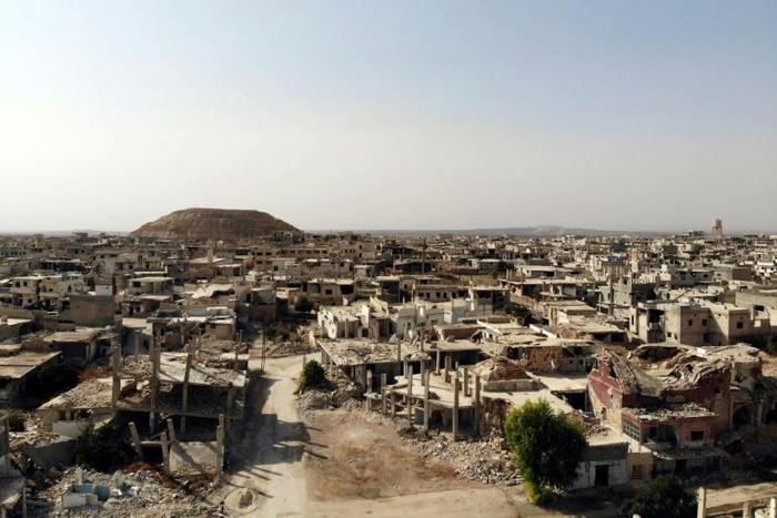Syrian regime troops seized the town of Morek from jihadists and allied rebels on Friday, encircling the Turkish outpost