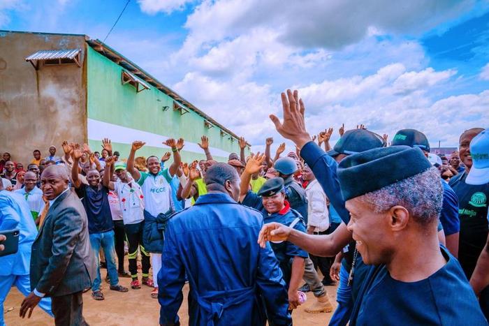 Vice President Yemi Osinbajo visits 3,000 hectare farm founded by ex-militant in Nasarawa. [Twitter/@akandeoj]
