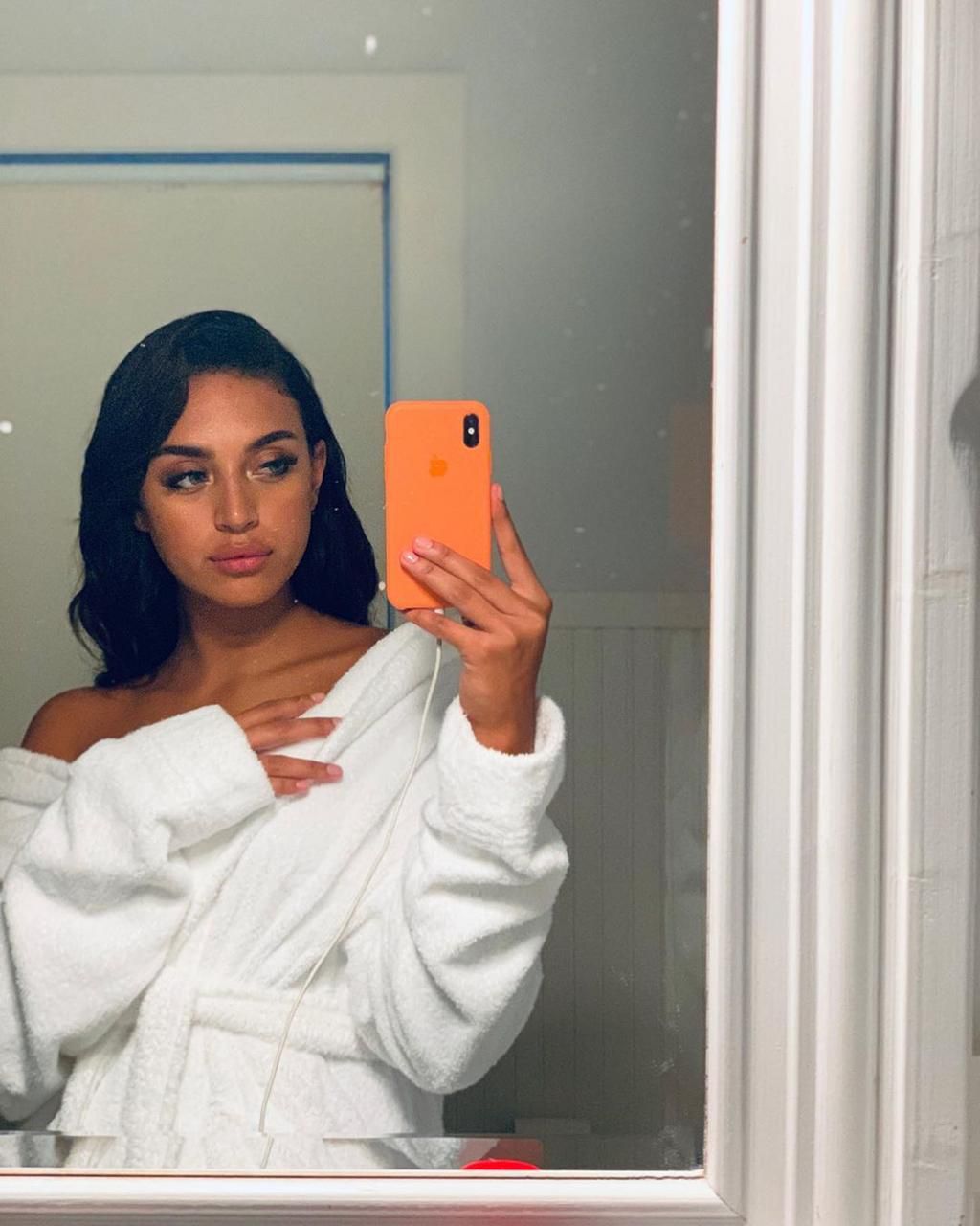 Even though she grew up in Utah, she only recently moved to Los Angeles [Instagram/SelaVave]