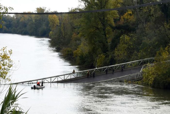 Rescuers search the Tarn river for survivors after   a suspension bridge collapsed