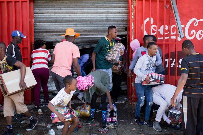 Looters take items from an alleged foreign-owned shop in Johannesburg suburb of Turffontein on Sept. 2, 2019.Photographer: Guillem Sartorio/AFP/Getty Images