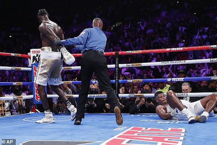 Deontay Wilder and Luis Ortiz (AP)