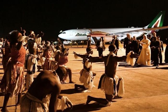 Pope Francis (C) received a jubilant welcome to Maputo
