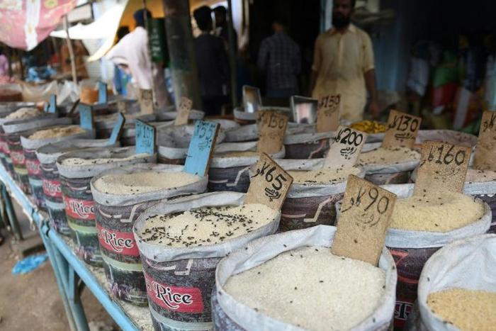Markets in Karachi have been overwhelmed by flies, after heavy rains inundated the city