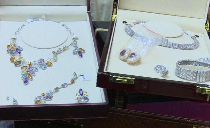 A jewelry box would put a smile on the bride's face [AllAfrica]