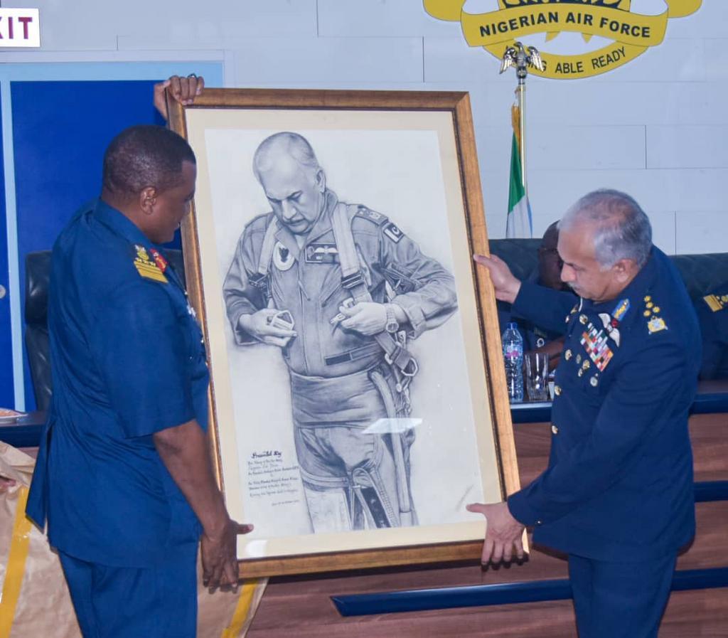 Air Chief Marshal Mujahid Khan, the Chief of the Air Staff of Pakistan and his Nigerian counterpart, Air Chief Marshal Sadiq [Twitter/@NigAirForce]