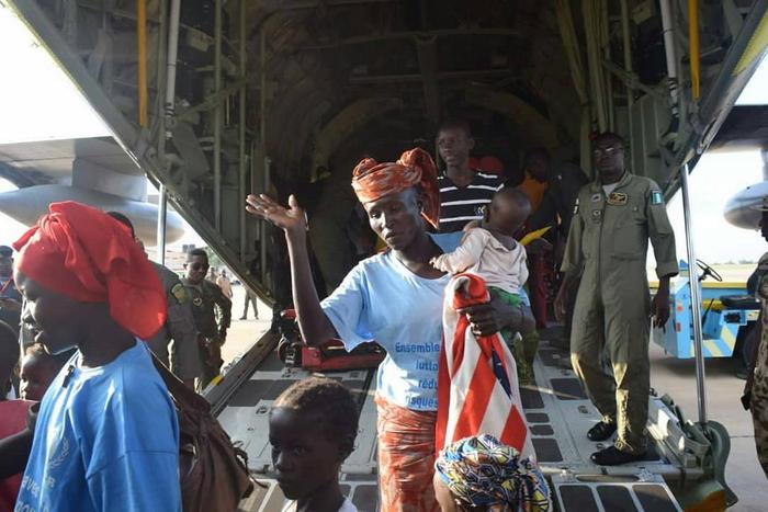 Minister receives 131 Nigerian refugees from Cameroon  [Twitter/@NigAirForce]