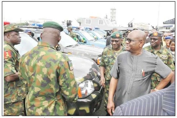 Governor Nyesom Wike vows to pay Nigerian Army N30m for arresting notorious Bobrisky. (Punch)