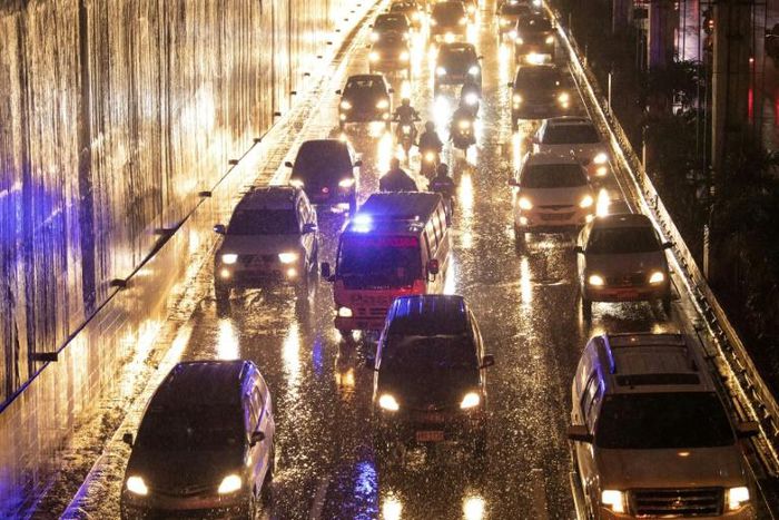 Gridlock in Manila is costing lives as ambulances stuck in traffic face severe delays in the race against the clock to reach the city's hospitals, medics warn