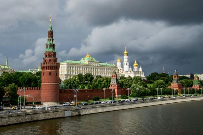 An unexploded World War II aviation bomb was found in the grounds of the Kremlin in Moscow during construction works, and was removed, Russian news agencies reported.