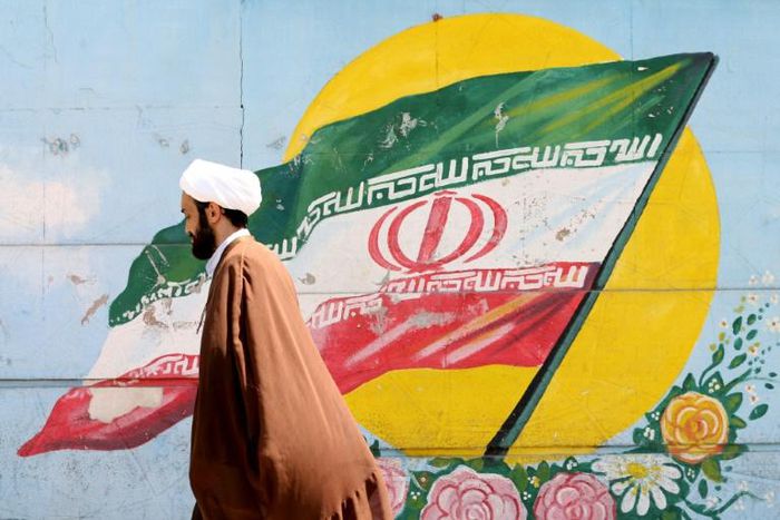 Australia has urged its citizens to reconsider travelling to Iran after three Australians were detained there
