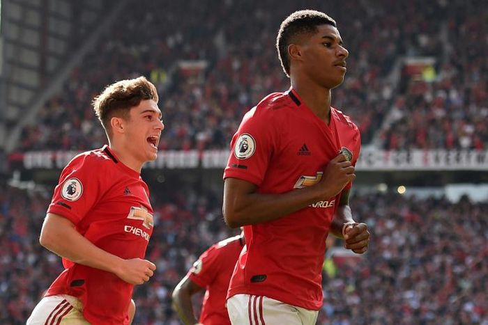 Marcus Rashford made up for a costly penalty miss in a previous game to convert from the spot to give Manchester United a much-needed 1-0 win over Leicester