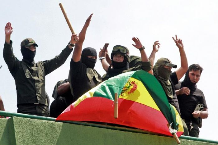 Policemen demonstrate at their headquarters in Santa Cruz, Bolivia, on November 9, 2019 after joining protests against President Evo Morales following a disputed election