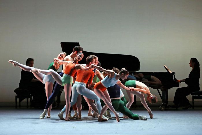 Review: Mark Morris Fits Houston Ballet to a 'V'