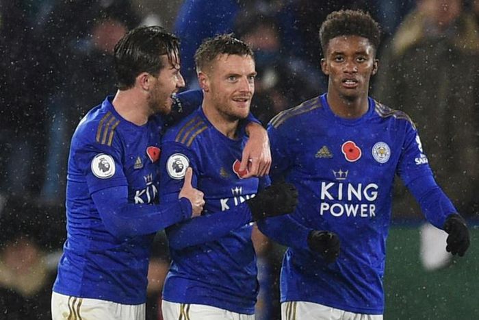 Leicester fans should wait till after the hectic Christmas series of matches before perhaps beginning to dream of a second Premier League title says defender Jonny Evans